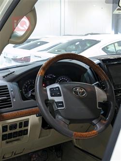 تۆیۆتا لاند کروزەر